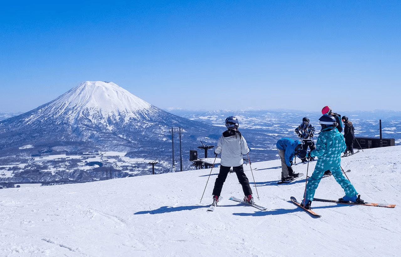 Liburan Musim Dingin di Jepang: Ski Seru, Onsen Hangat, dan Tradisi yang Memikat
